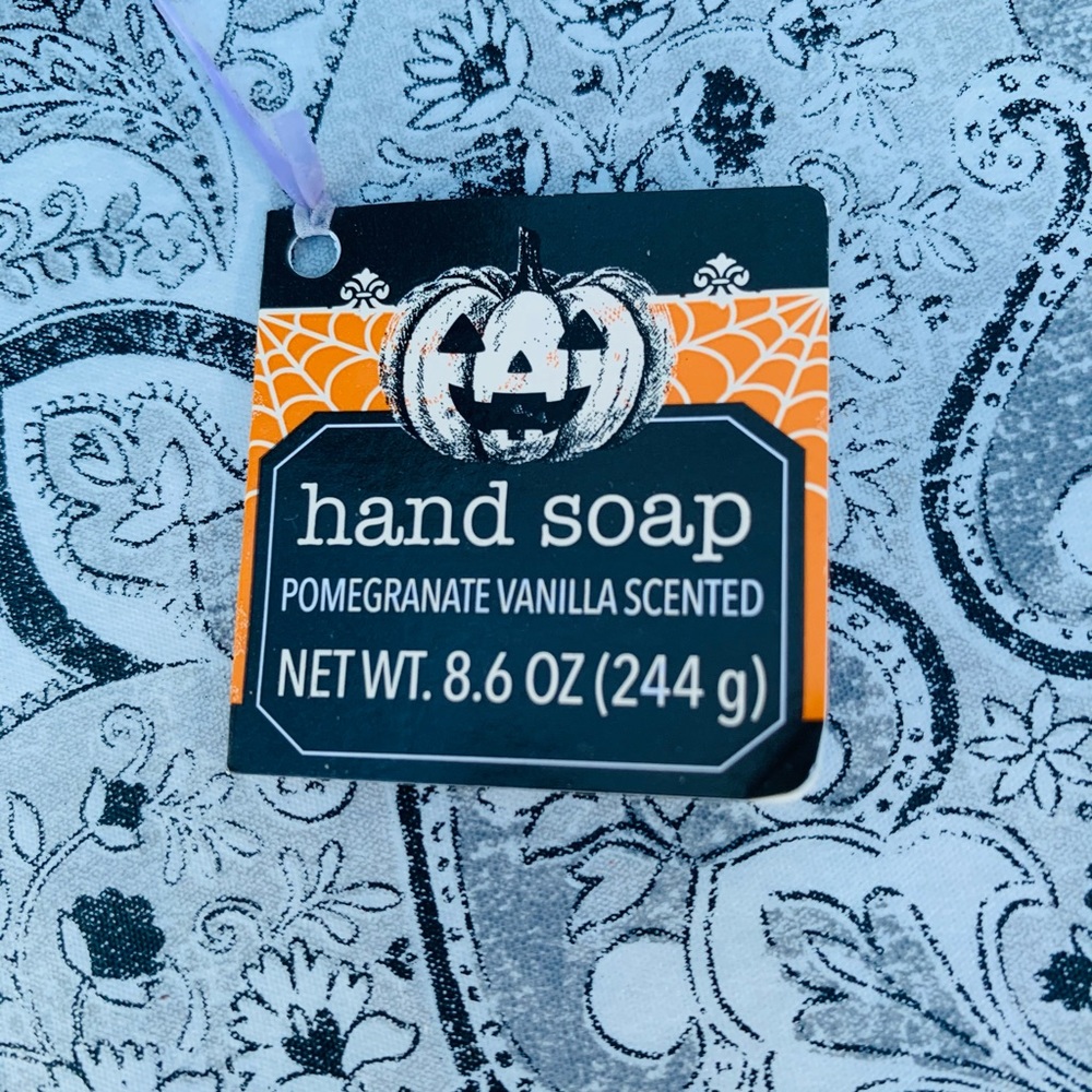 Set of two Skull scented hand soap bottles - Picture 7 of 8